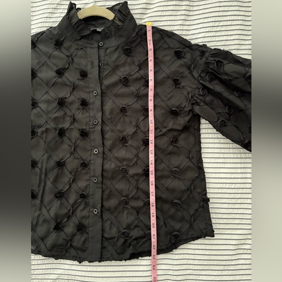 💕 🆕 NWT Gracia Black Ruffle Neck Blouse - Picture 11 of 14